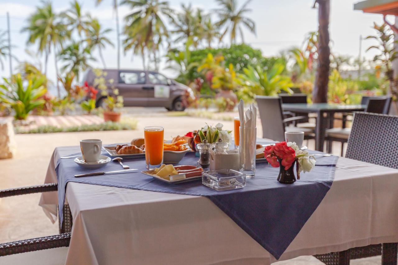 Hotel Oasis De Kiamu Lifou Kültér fotó