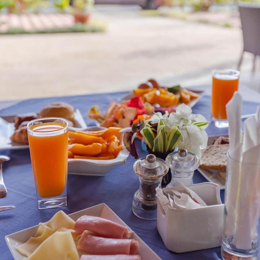 Hotel Oasis De Kiamu Lifou Kültér fotó