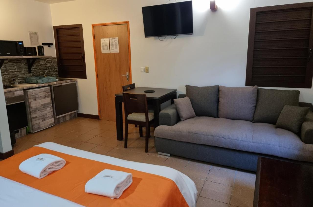 Hotel Oasis De Kiamu Lifou Kültér fotó